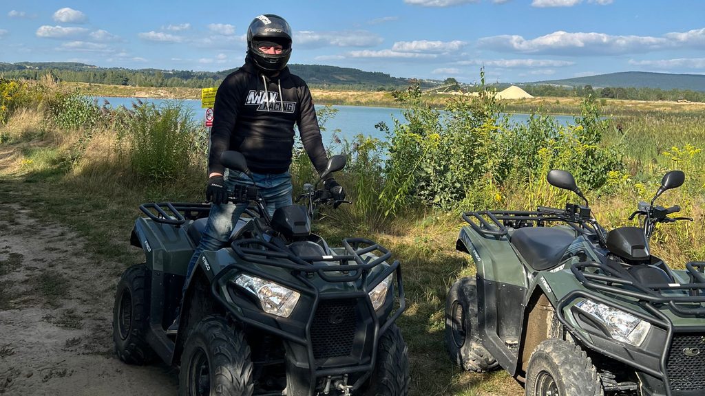 Jazda quadem po terenowej trasie w Górach Świętokrzyskich